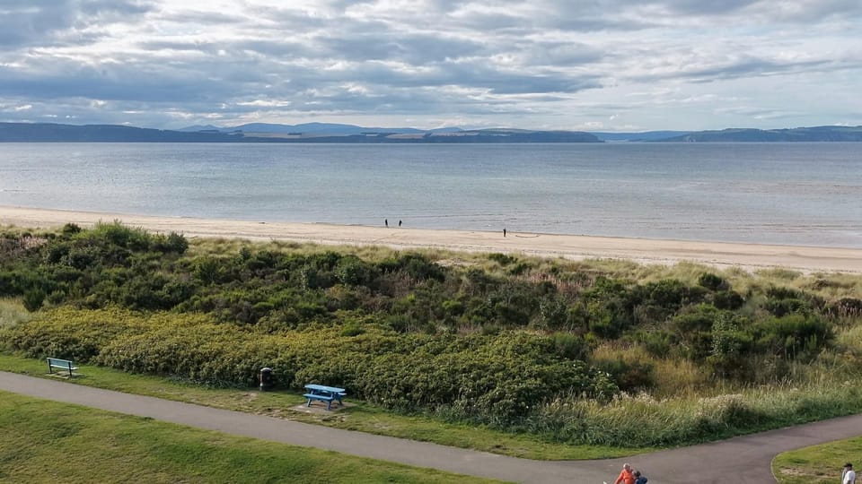 Dolphin View - on Nairn Beach with views House in Nairn
