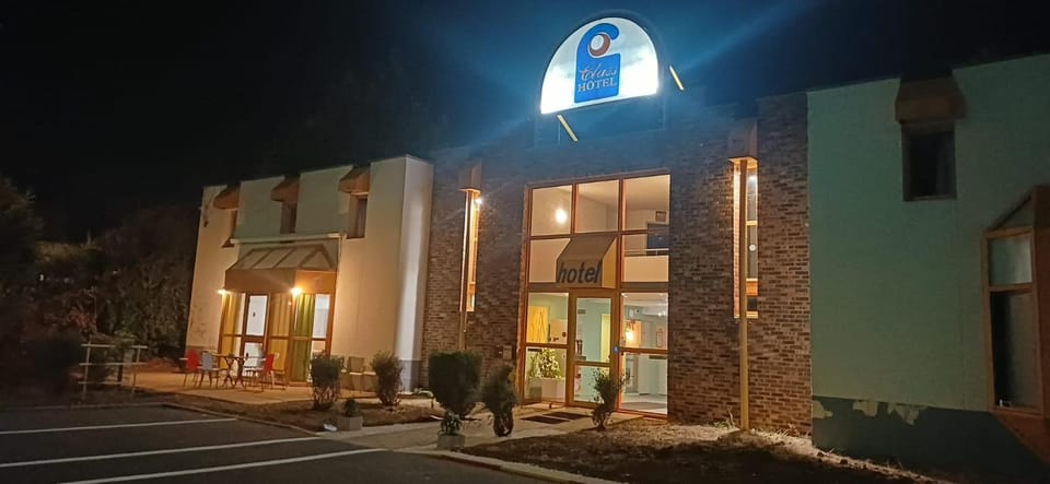 Property building, Facade/entrance, Night