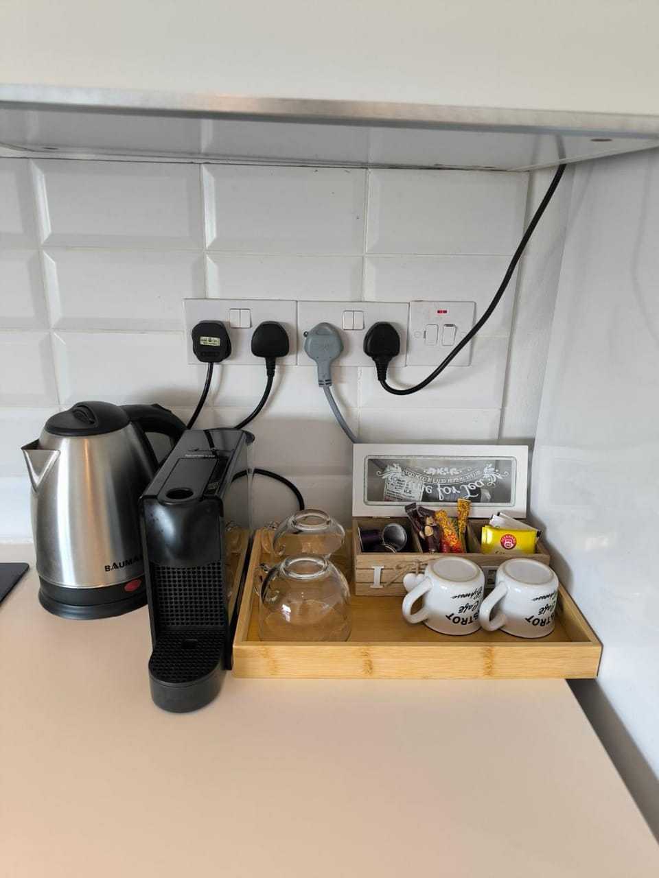 Coffee/tea facilities, Kitchen or kitchenette