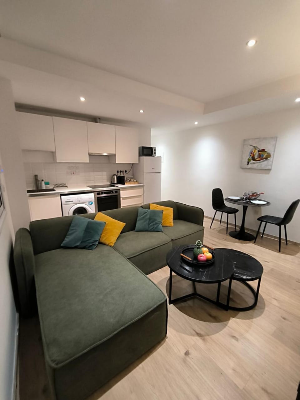 Kitchen or kitchenette, Living room, Seating area, Dining area