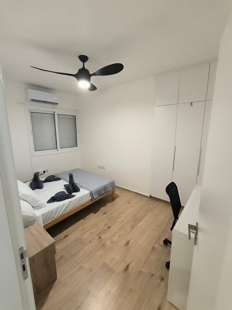 Bed, Photo of the whole room, Bedroom, air conditioner