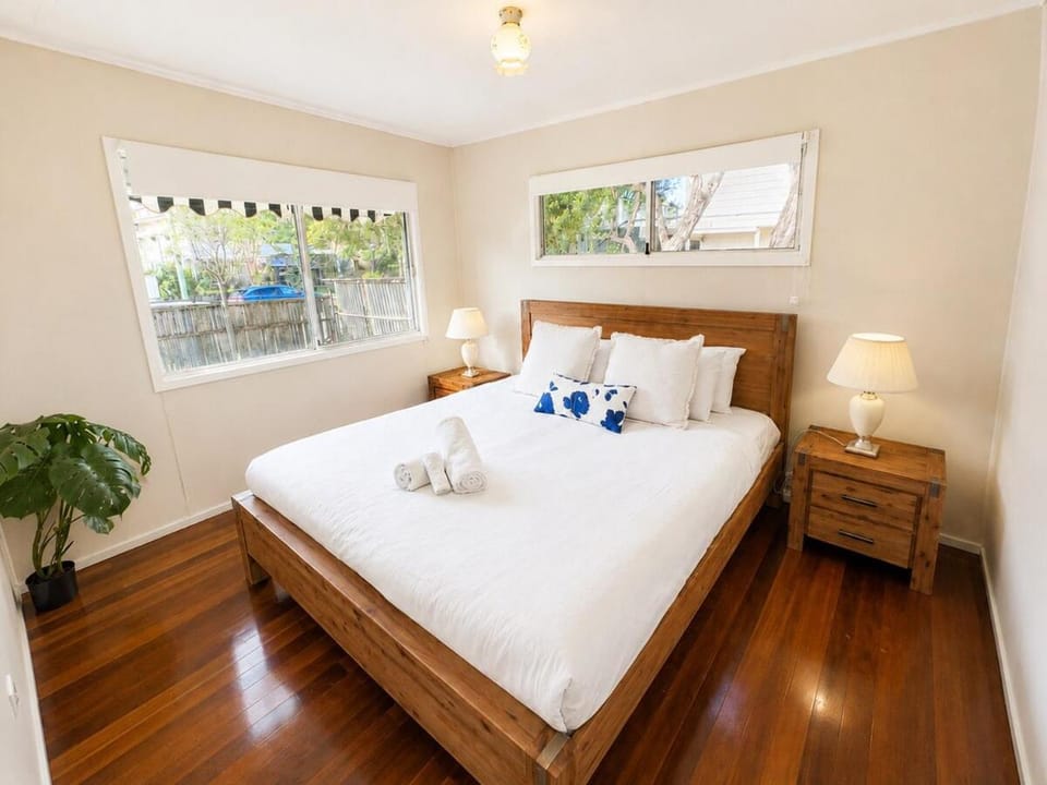 Southport 3BR Family Home Free Parking House in Southport