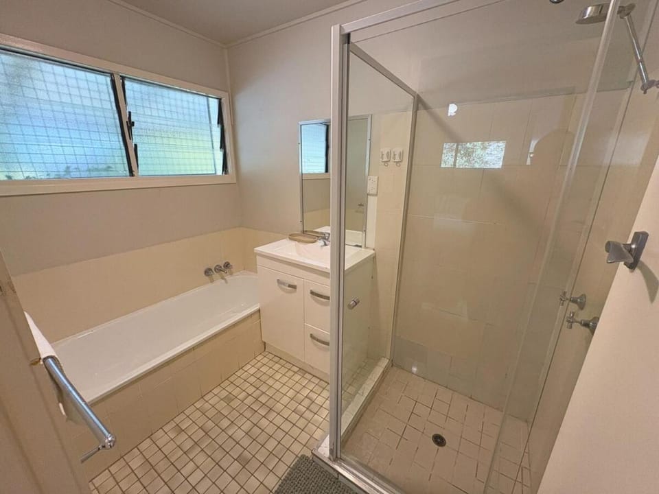 Southport 3BR Family Home Free Parking House in Southport