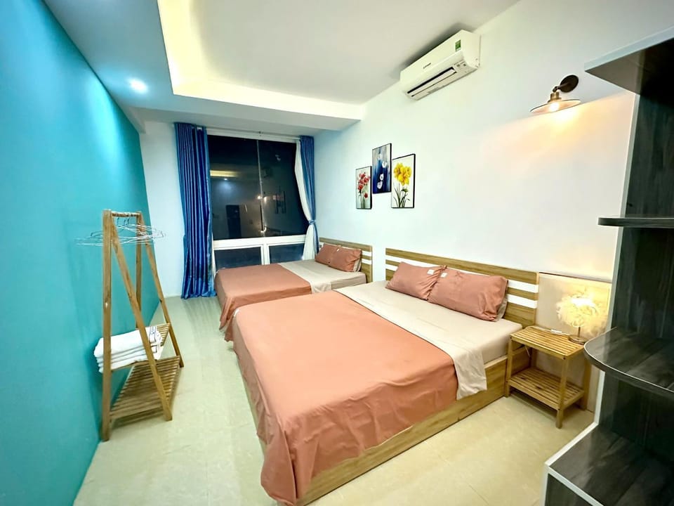 Bed, Photo of the whole room, Bedroom, bunk bed, air conditioner