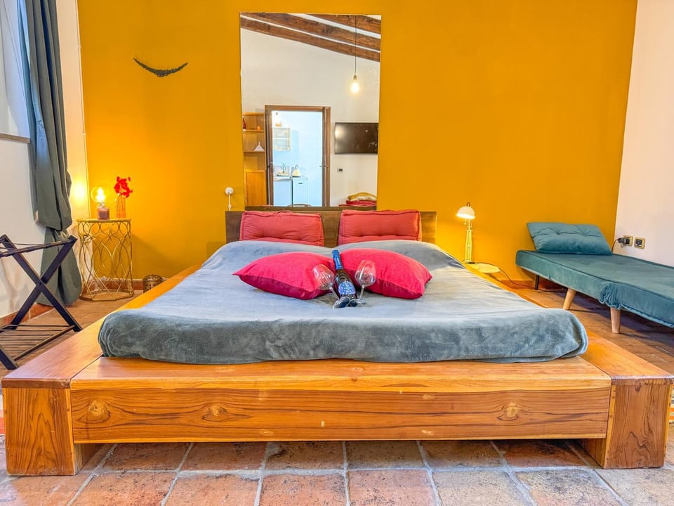 Bed, Photo of the whole room, Bedroom