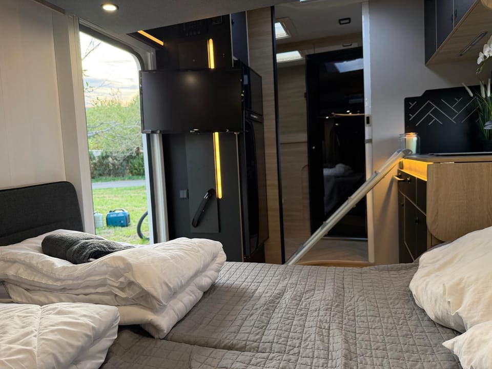 Oktoberfest Camper München mit Starlink und Smart TV Campground/ 
RV Resort in Munich