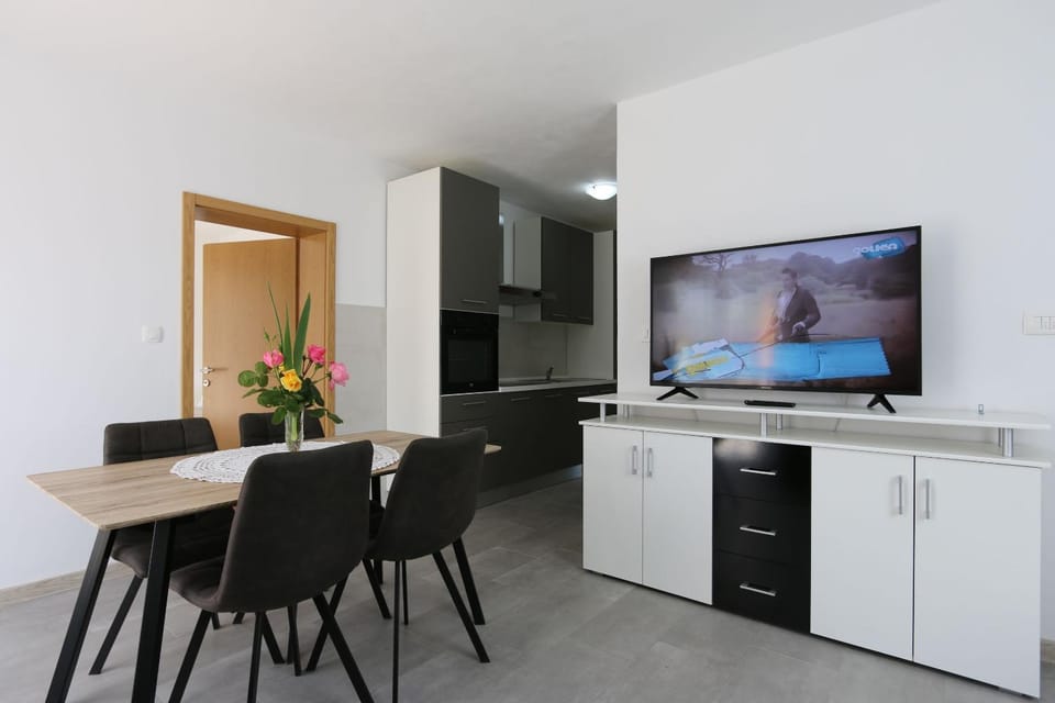 TV and multimedia, Dining area