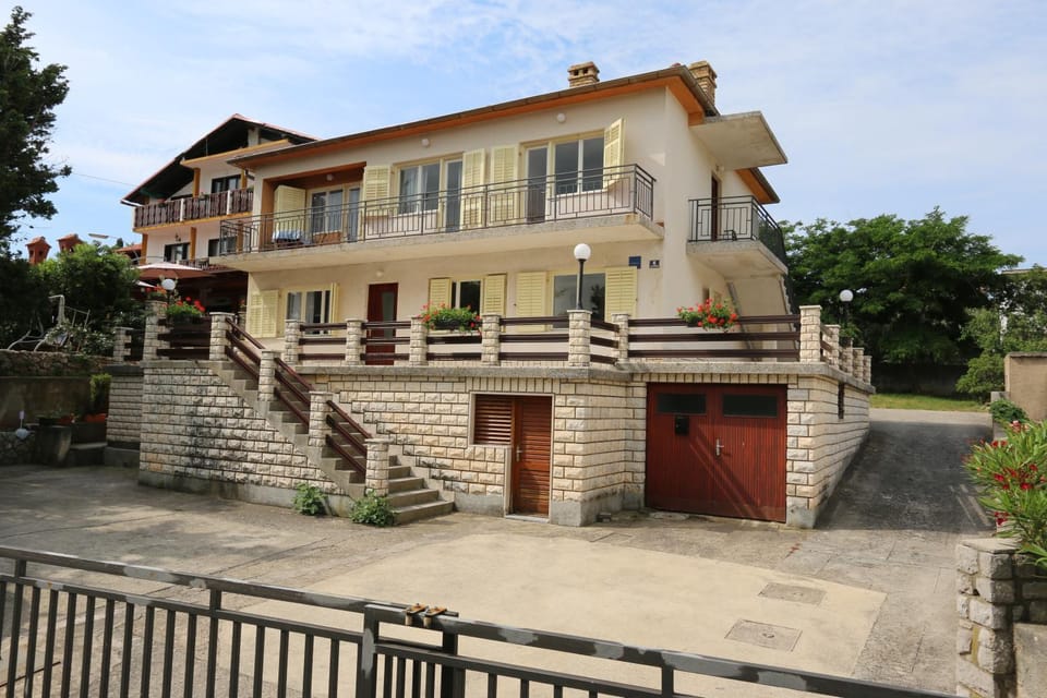Facade/entrance, Balcony/Terrace