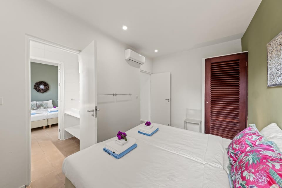 Bed, Bedroom, air conditioner