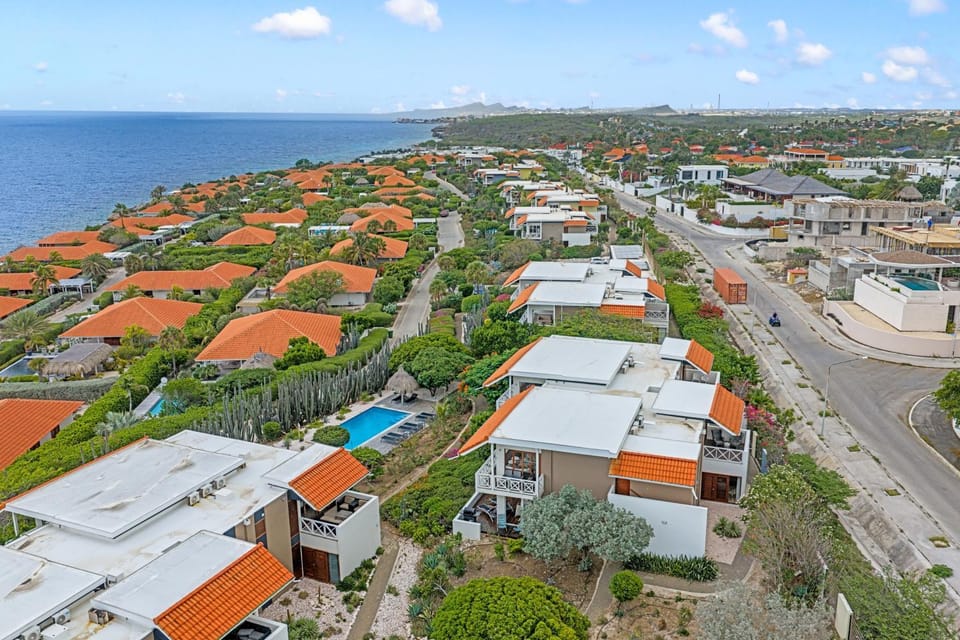 Property building, Neighbourhood, Bird's eye view, Sea view, Location