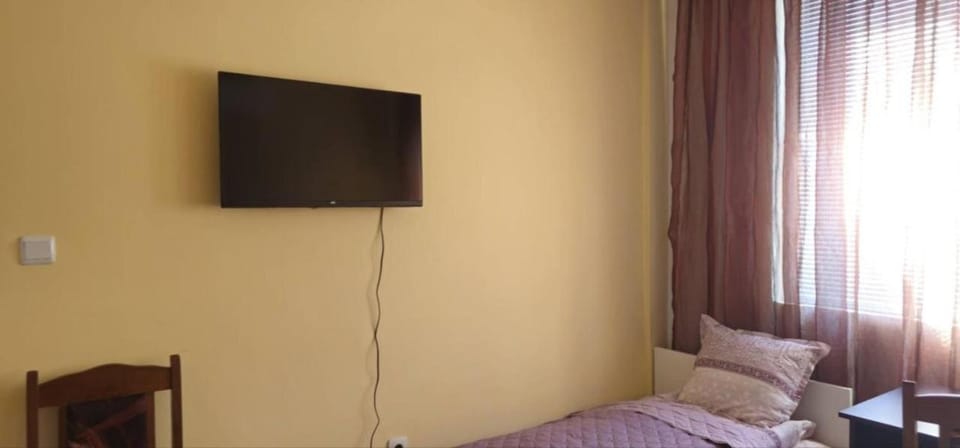 Photo of the whole room, Bedroom, air conditioner