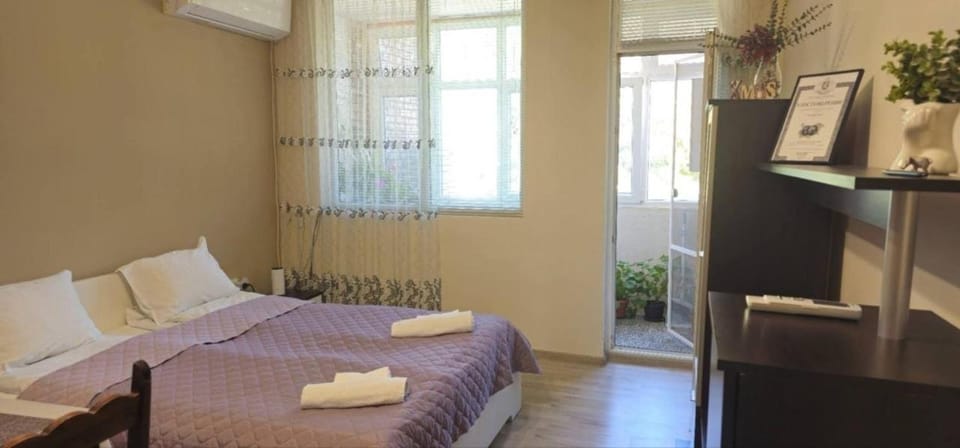Living room, Photo of the whole room, Bedroom, air conditioner