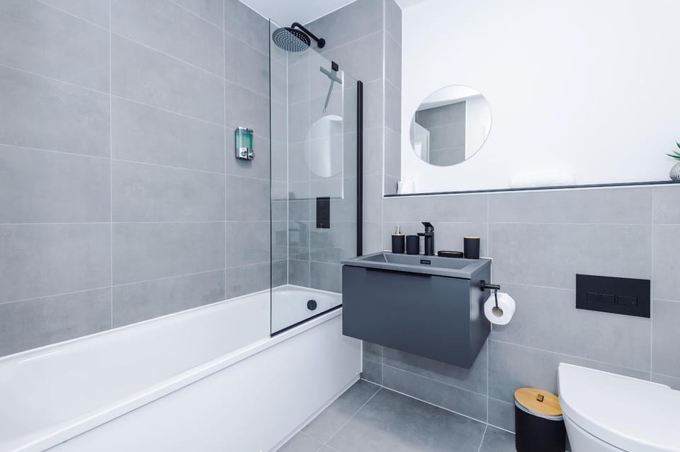 Cosy 1BR with Gym & Co-Working Near City Centre Apartment in Salford