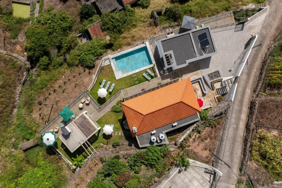 Property building, Day, Neighbourhood, Natural landscape, Bird's eye view, Garden, Other, Swimming pool, Swimming pool, Location, Parking