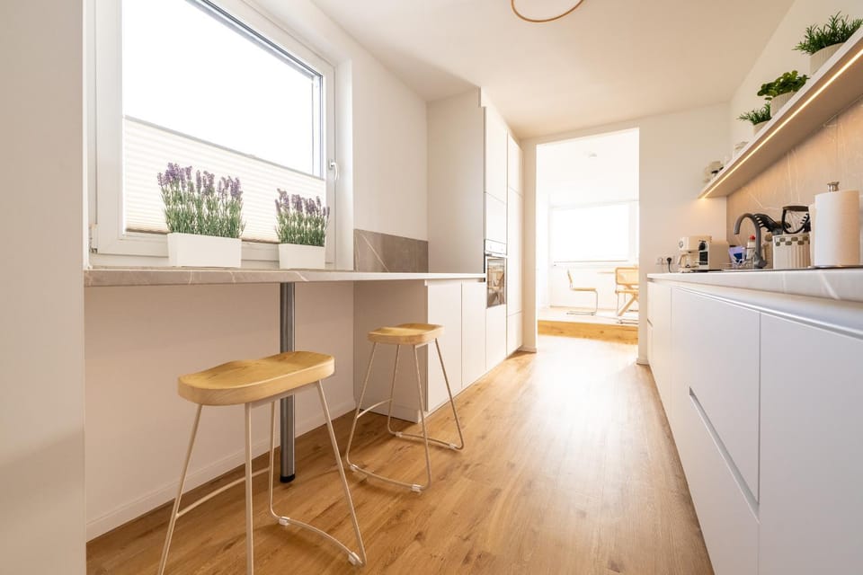 Coffee/tea facilities, Kitchen or kitchenette, Dining area