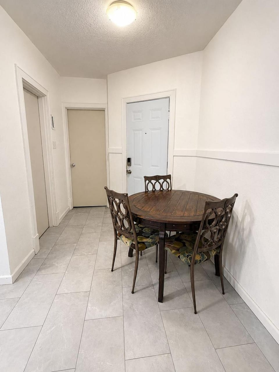 Seating area, Dining area