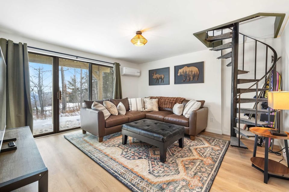 Modern Trailside Condo with Loft Ski Access House in Mount Holly