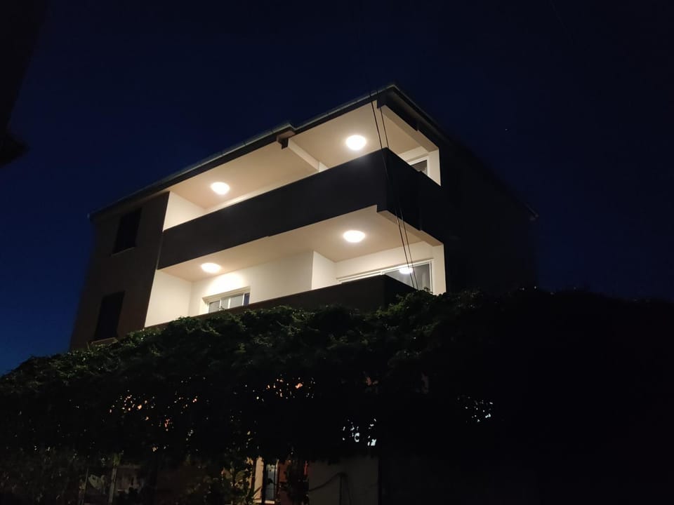Apartments Villa A - Heating Pool Apartment in Okrug Gornji