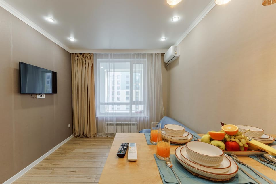 TV and multimedia, Living room, Seating area, Dining area