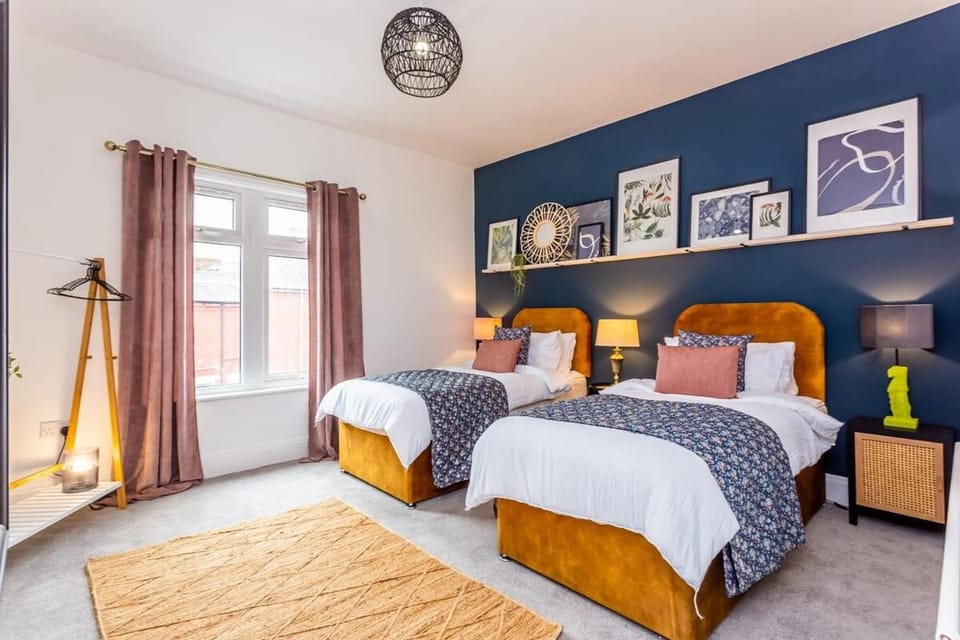 Two Bedroom Family Apartment Near Town Centre Chic Stay House in Darlington