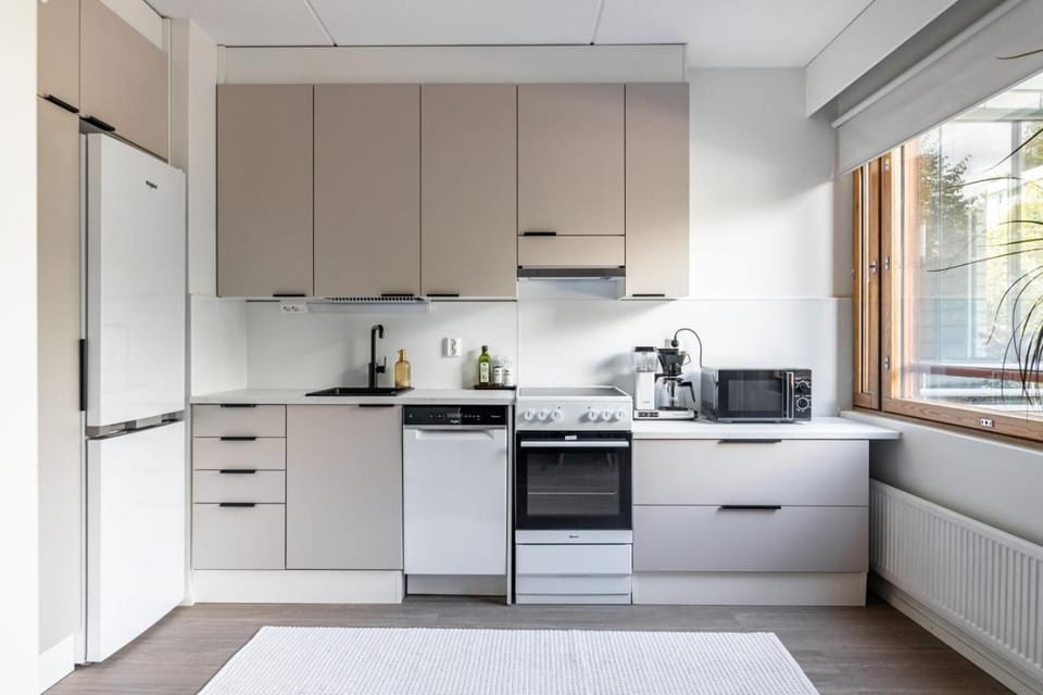 Coffee/tea facilities, Kitchen or kitchenette, dishwasher, oven, stove, toaster