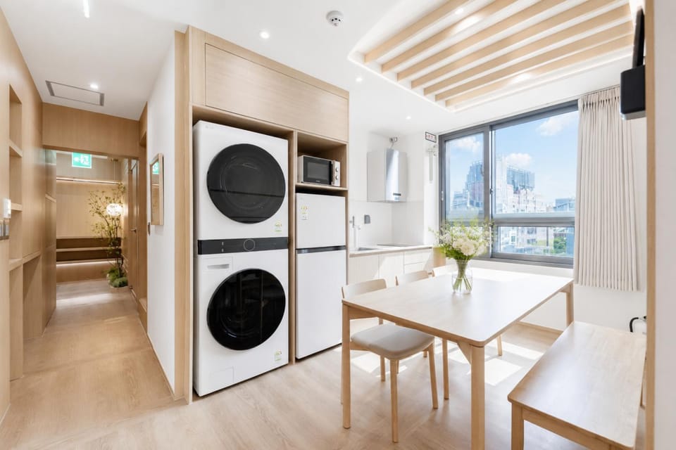 Dining area, washing machine, dryer, kitchen