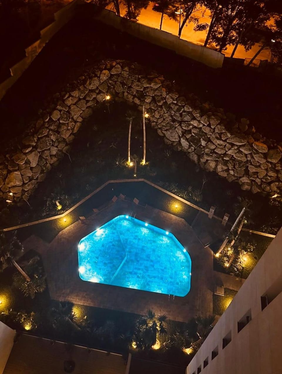1ch&salon-piscine de détente-fibre optique-1min de la gare TGV TNG Apartment in Tangier