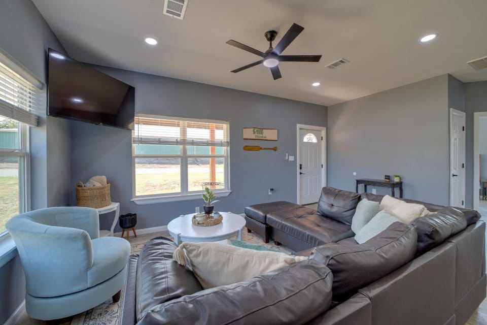 Gateway to State Park & Lake! Inviting Vian Cabin Cabin in Tenkiller Ferry Lake