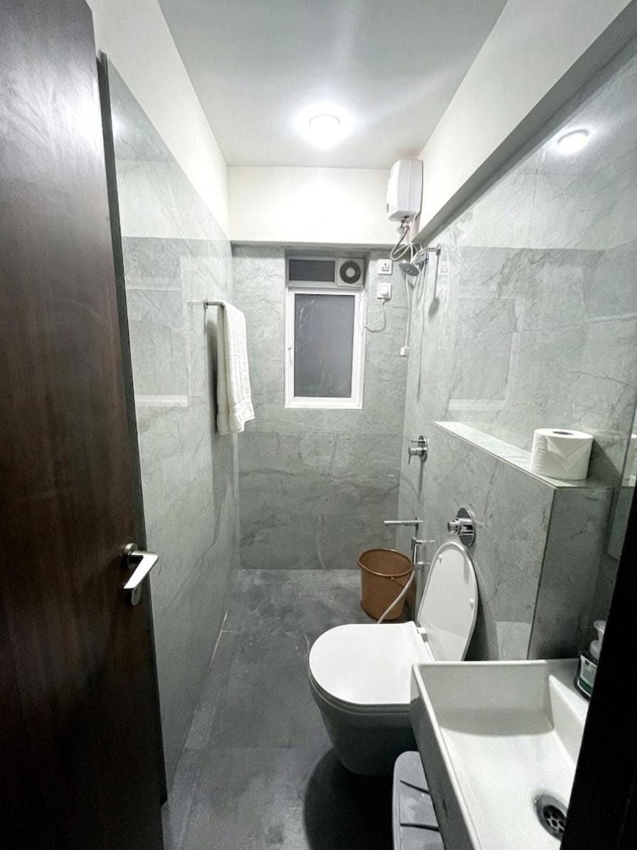 Bandra Skyline Luxe Private Room with City View Vacation rental in Mumbai