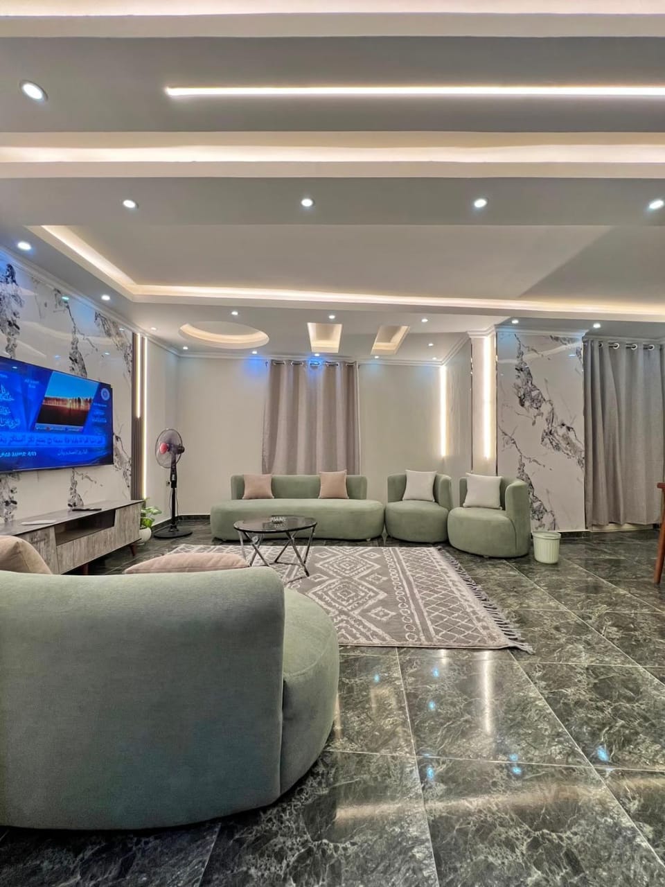 شقه مفروشه بالكامل باطلاله مميزه على شارع الخمسين Apartment in Cairo Governorate