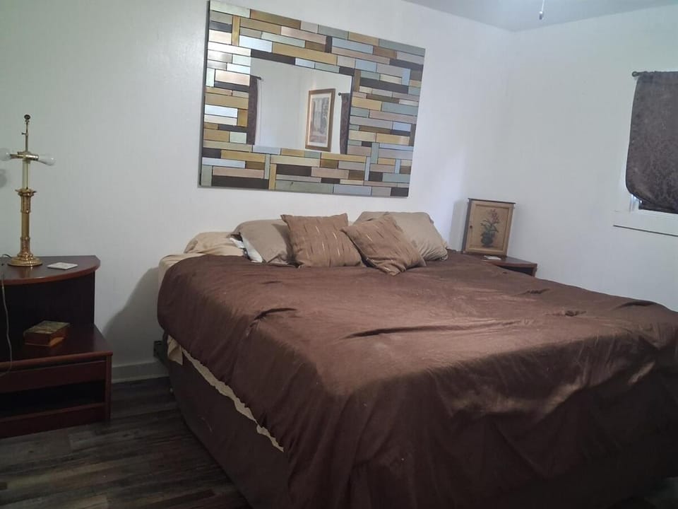 Bungalow By the Bay 2 miles from Kemah Boardwalk Villa in Bacliff