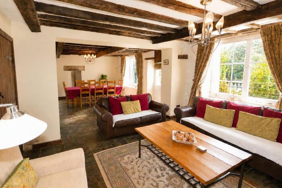 Seating area, fireplace