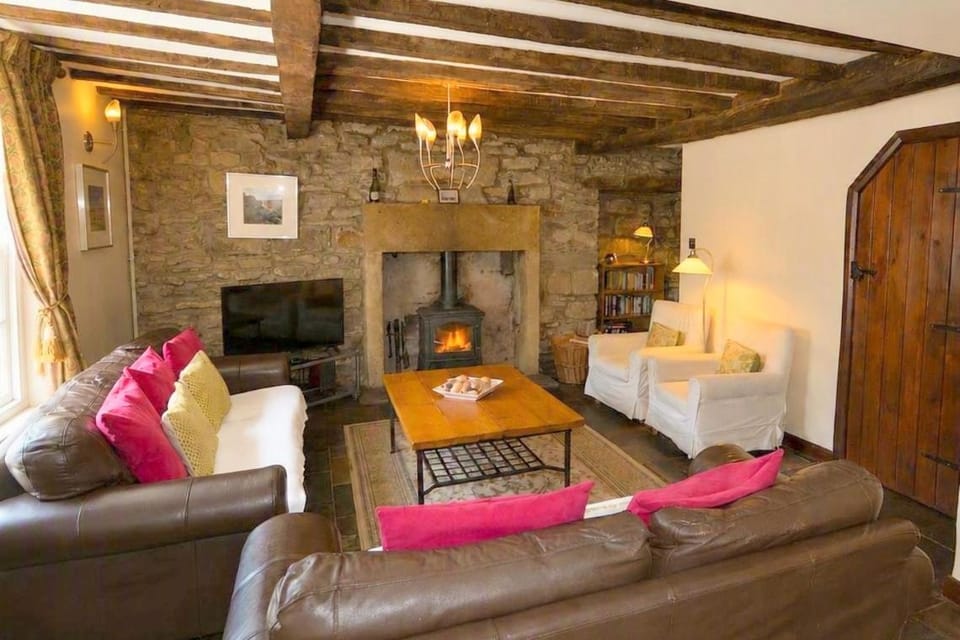 Seating area, fireplace