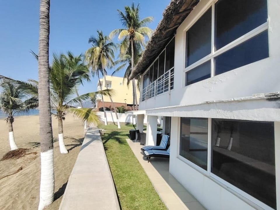 Casa Posada del Sol a pie de playa House in Manzanillo