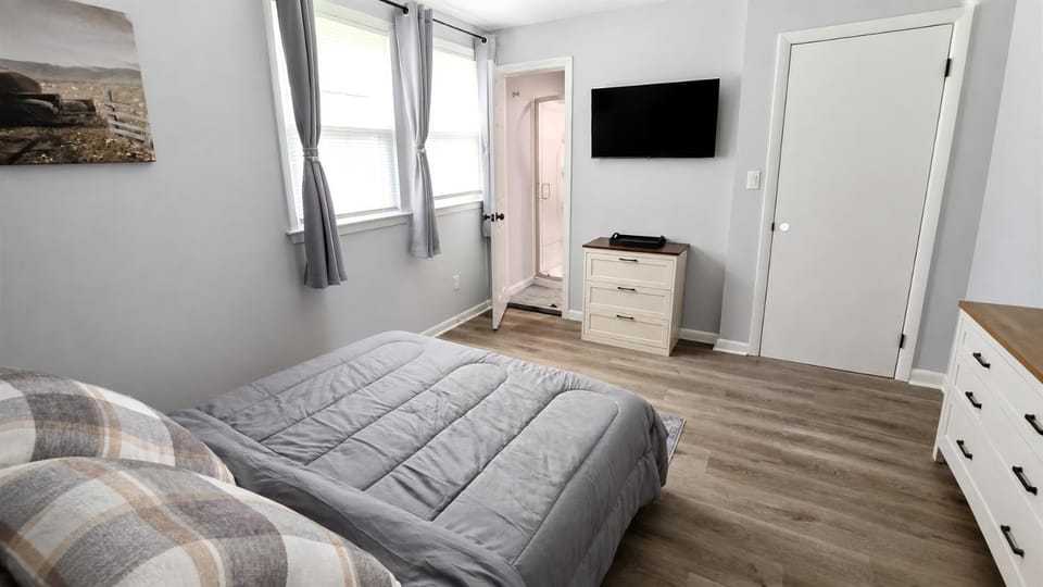 BlueHaven Suite 02 Monthly Room Near Yale & HVN Country House in East Haven