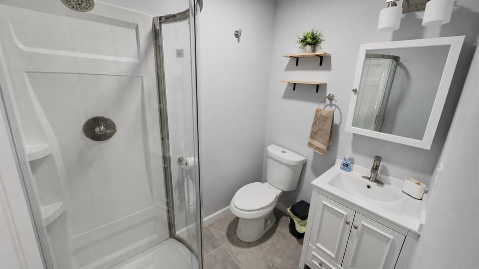 BlueHaven Suite 03 Monthly Room Near Yale & HVN Country House in East Haven