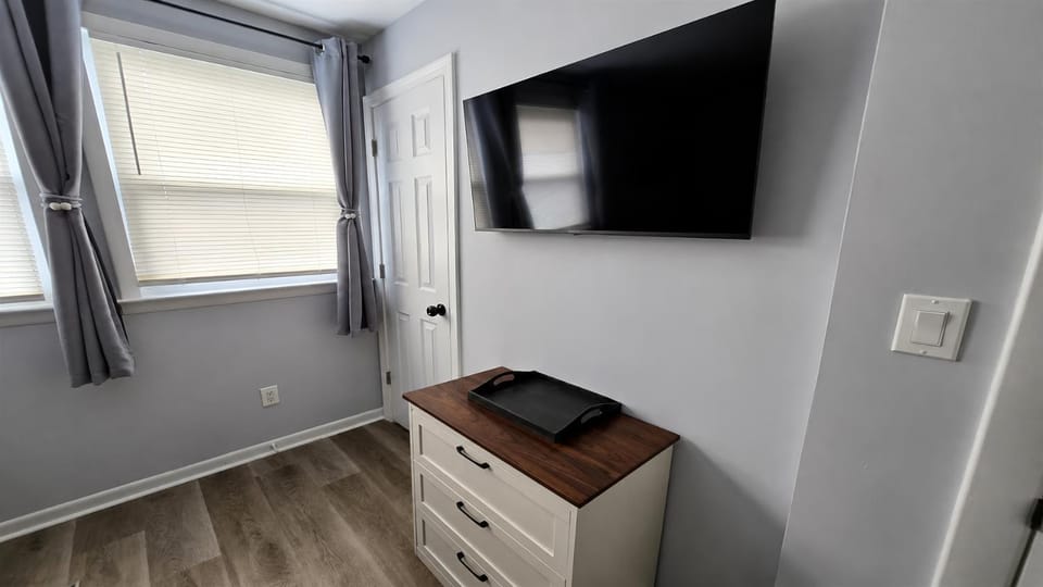 BlueHaven Suite 03 Monthly Room Near Yale & HVN Country House in East Haven