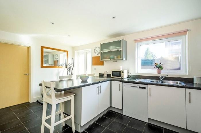 Room in a shared house in idyllic setting Apartment in Uxbridge