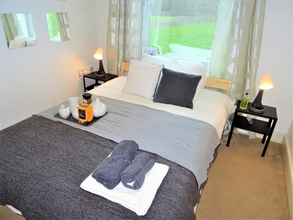Room in a shared house in idyllic setting Apartment in Uxbridge