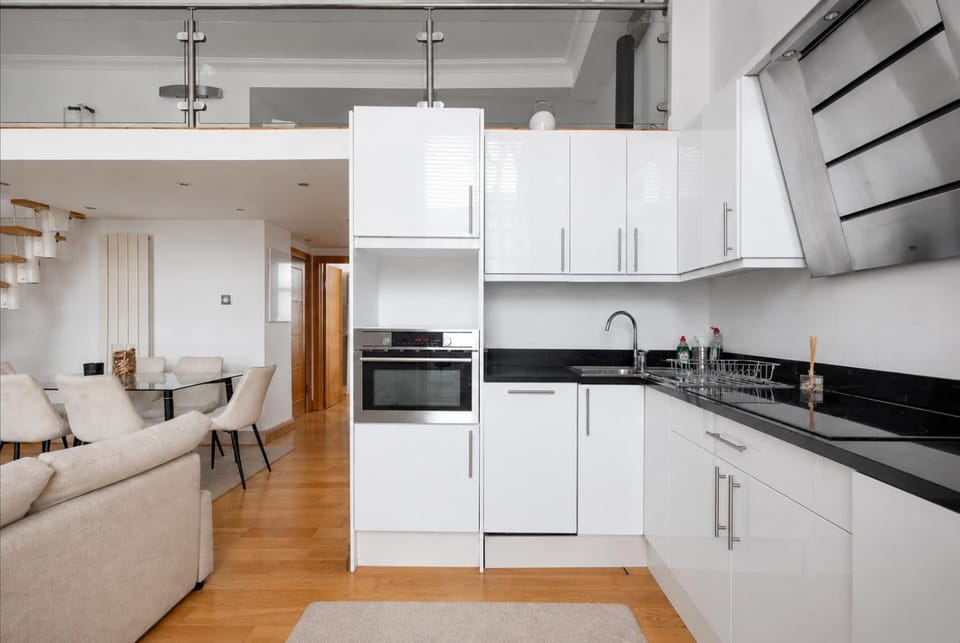 Coffee/tea facilities, microwave, oven, stove, stove, toaster, toaster, kitchen, kitchen