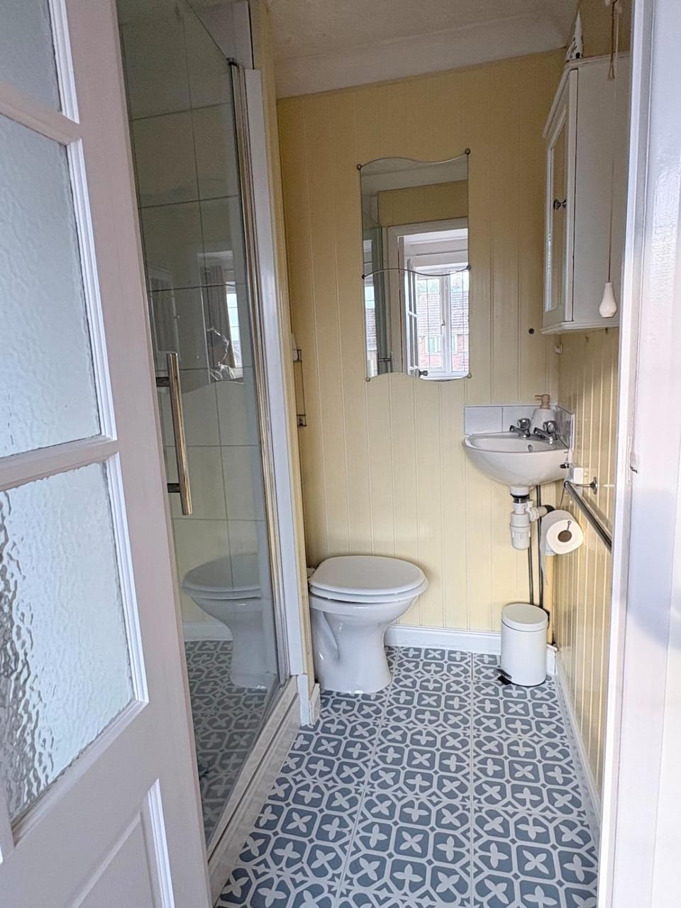 4-Bed Detached Home with Private Drive in Botley House in Oxford