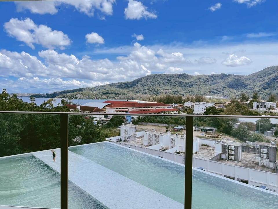 Pool view, Sea view