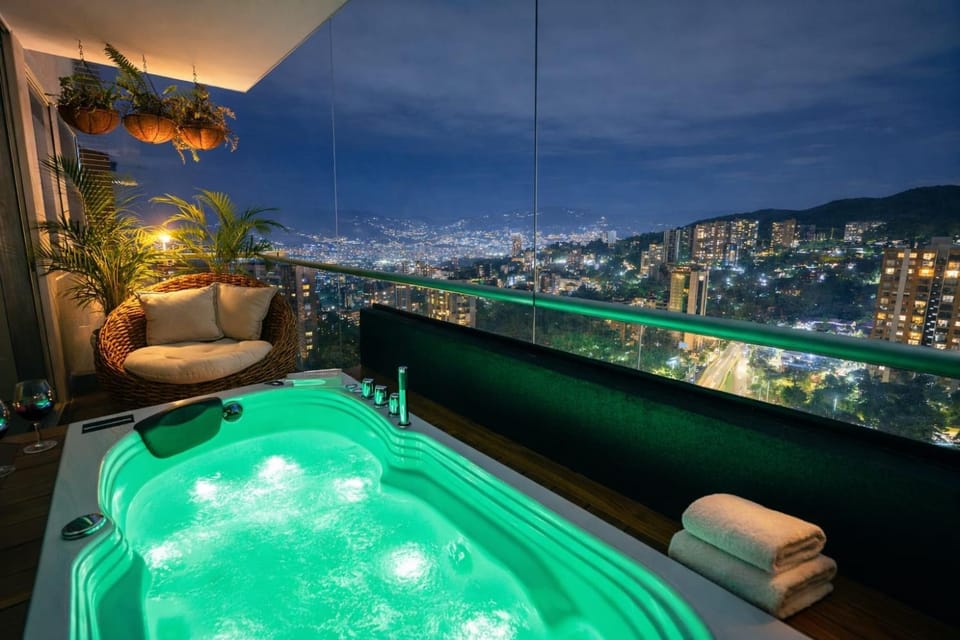 Night, Hot Tub