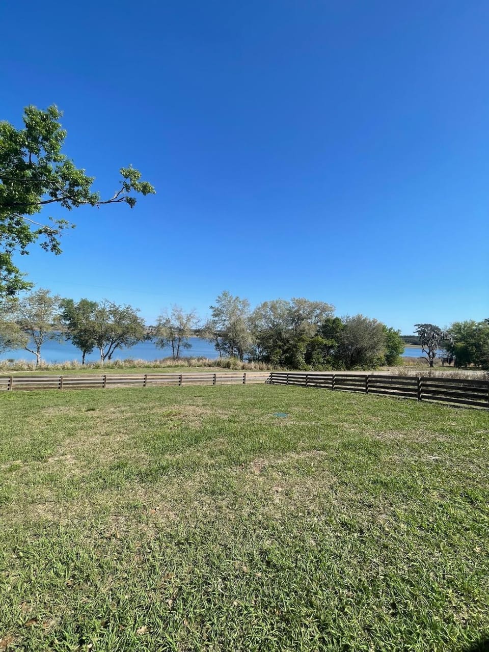 Relaxing Lakefront Escape Pool Home with 150 inch screen Theater House in Lake Wales