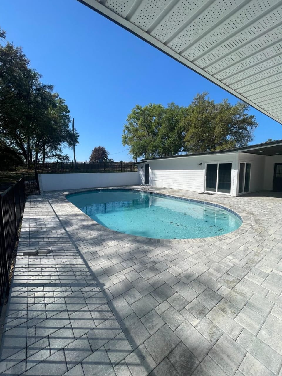 Relaxing Lakefront Escape Pool Home with 150 inch screen Theater House in Lake Wales