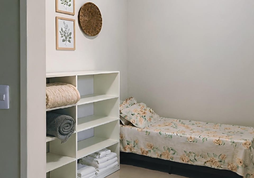 Bed, Photo of the whole room, towels, wardrobe