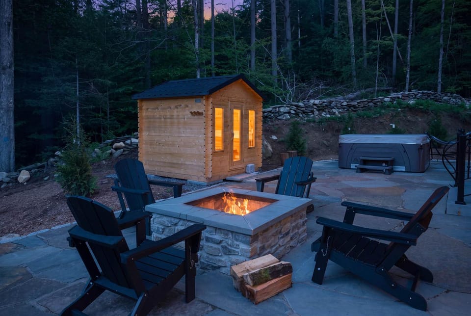 The Grafton Lodge - Secluded Green Mountain Escape House in Grafton