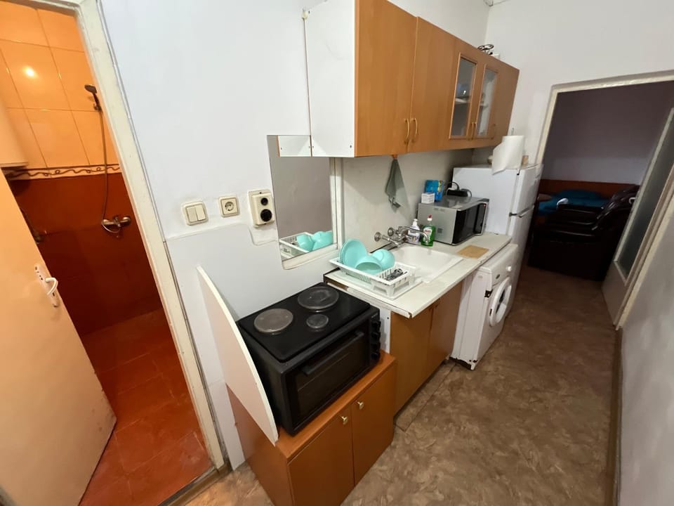 Kitchen or kitchenette, microwave, oven, stove, laundry