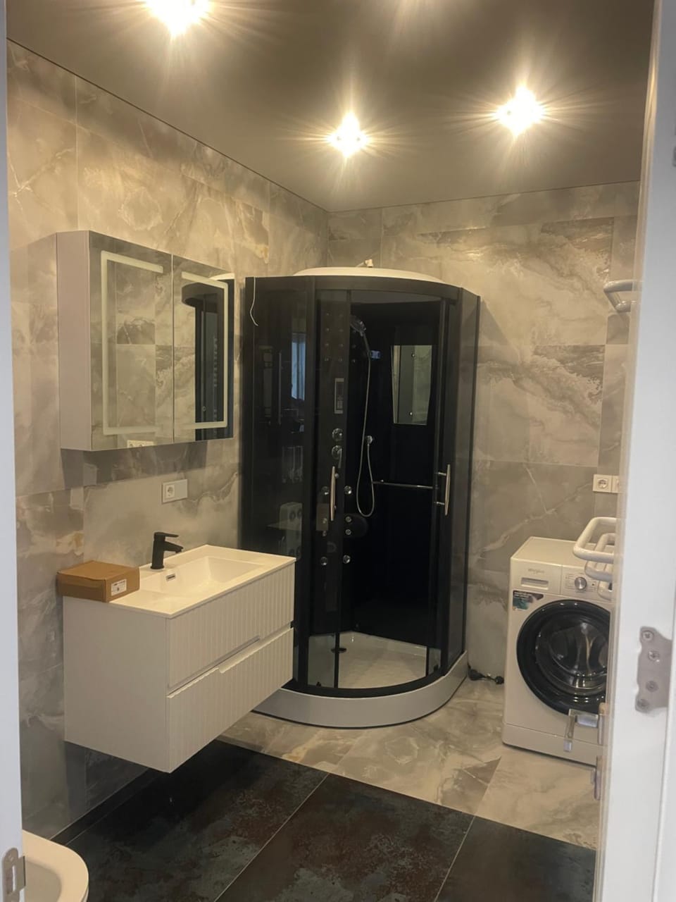 Shower, Bathroom, towels, washing machine
