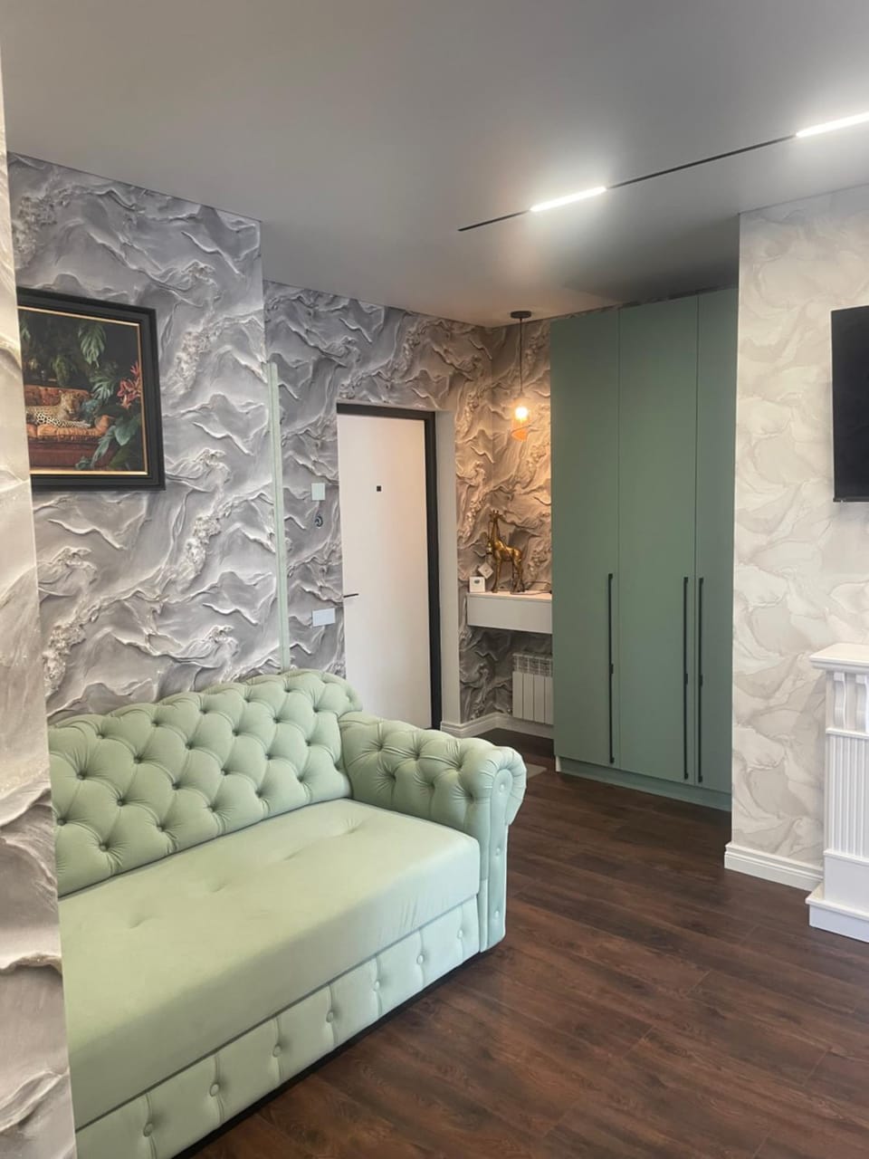 TV and multimedia, Living room, Seating area, Evening entertainment
